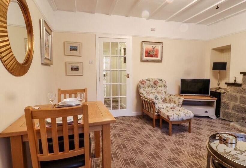 7 Scarah Bank Cottages