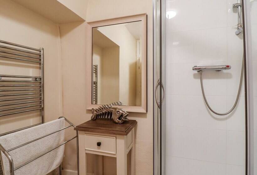 7 Scarah Bank Cottages