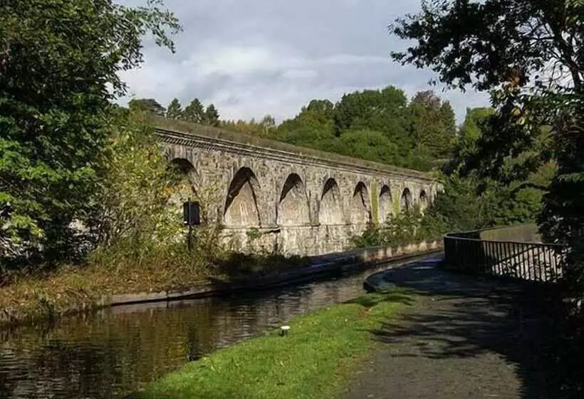 Aqueduct Cottage