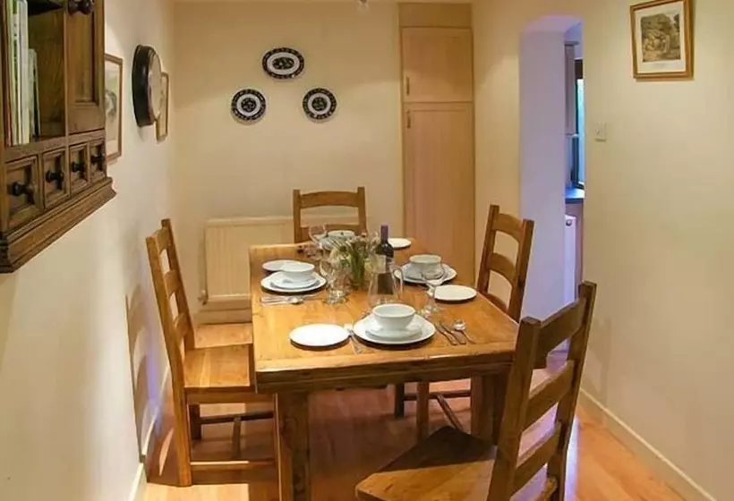 Aqueduct Cottage