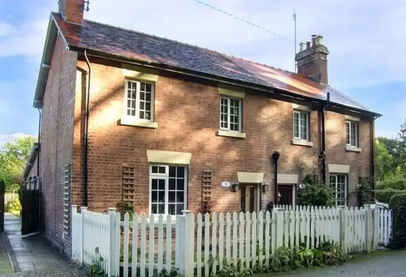 Aqueduct Cottage