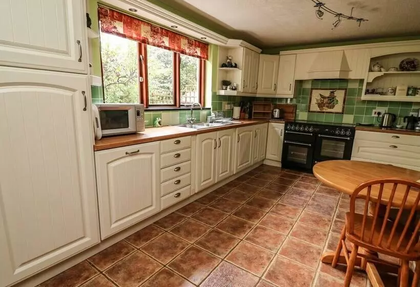 Derwen Villa