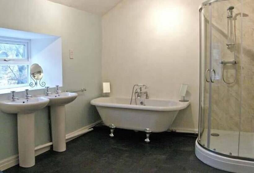 Hendre Aled Farmhouse