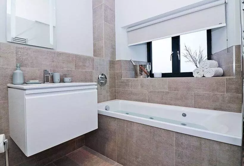 Long House, Boskensoe Barns