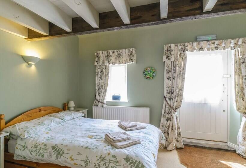 The Byre At High Watch