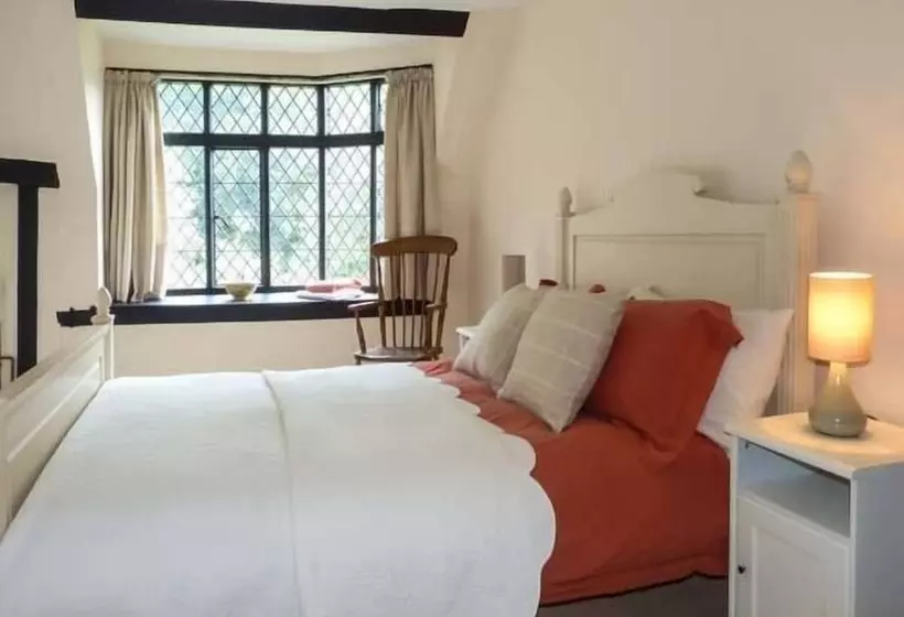 Tudor Wing