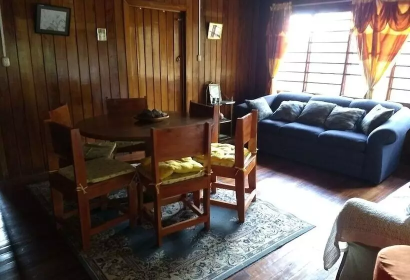 ユースホステル Hostal Villas San Miguel