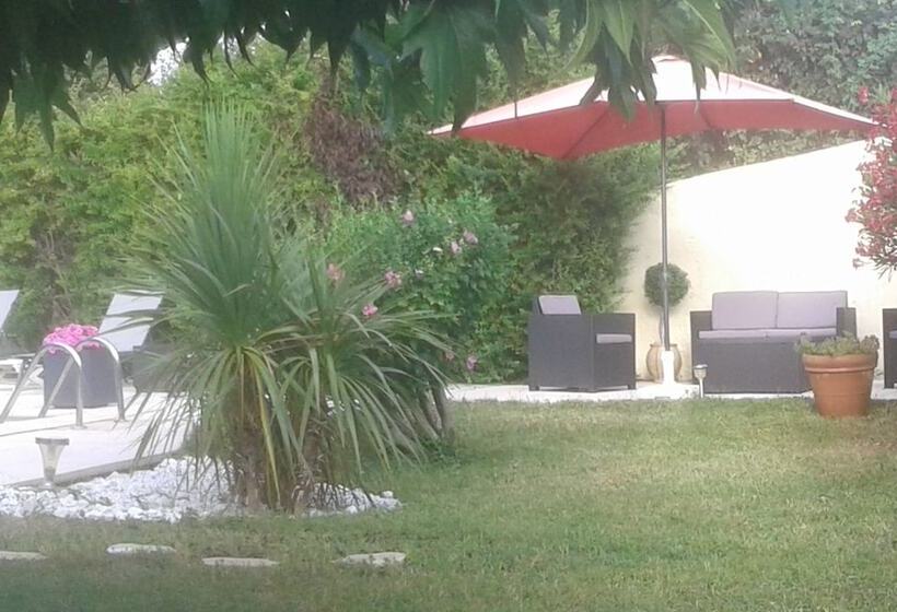 مبيت وإفطار Chambres D Hôtes De Vérédème