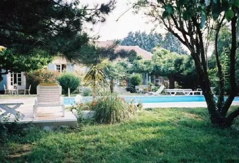 Aamiaismajoitus (B&B) Chambres D Hôtes De Vérédème