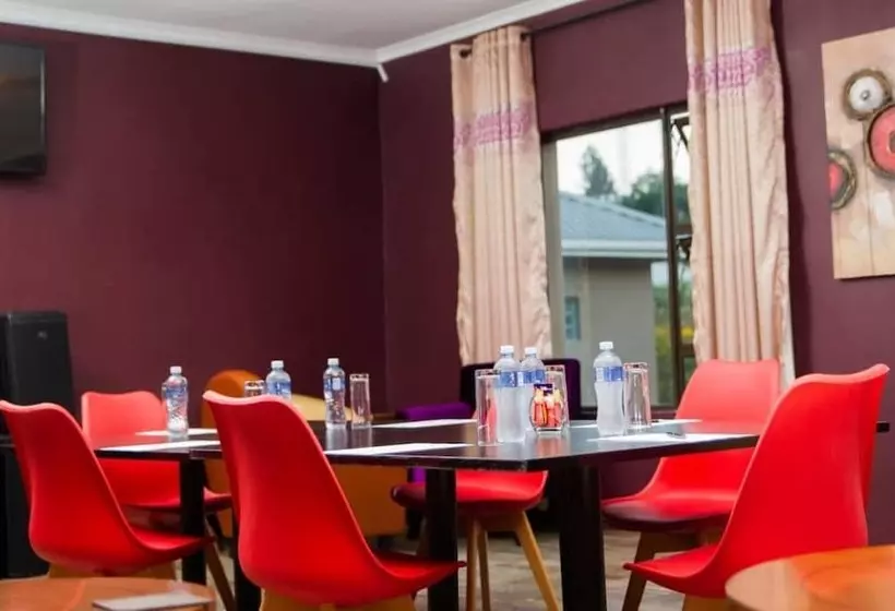 تختخواب و صبحانه Emfuleni Lifestyle