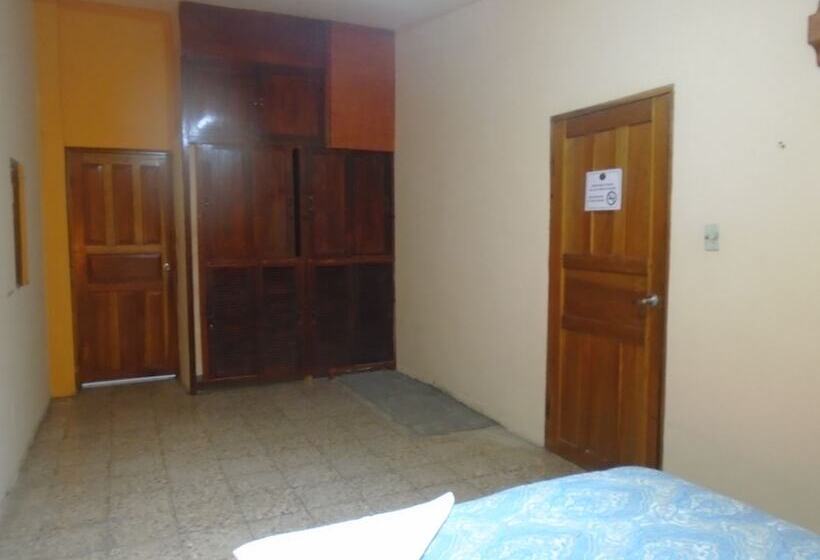 Cardenas Hostal