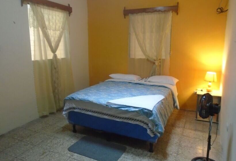 Cardenas Hostal