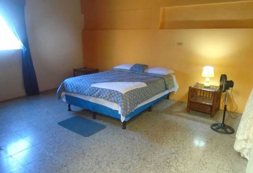 Cardenas Hostal