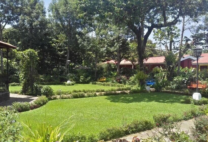 هتل El Pueblito De Don Luis