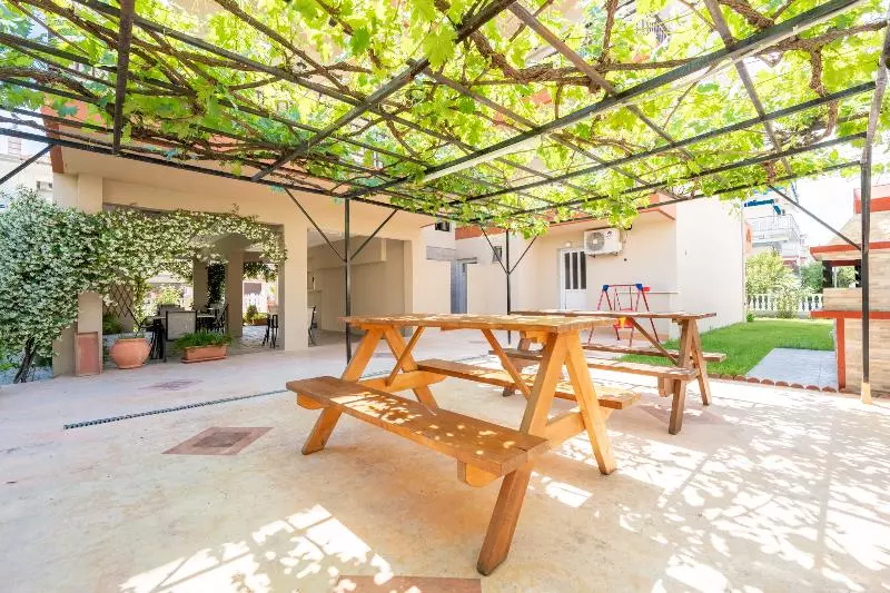 Hotelli Milonas House Apartments