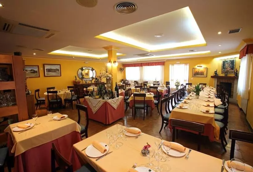 ホテル Restaurante El Pentágono