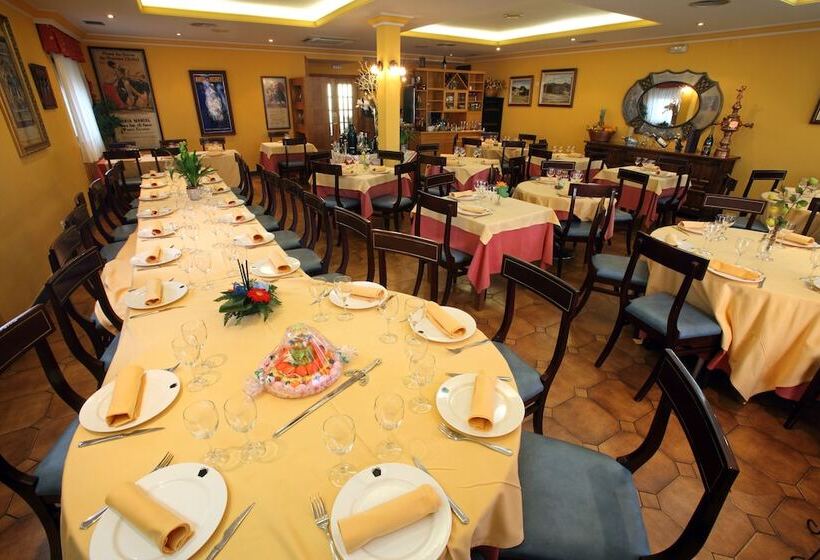 فندق Restaurante El Pentágono