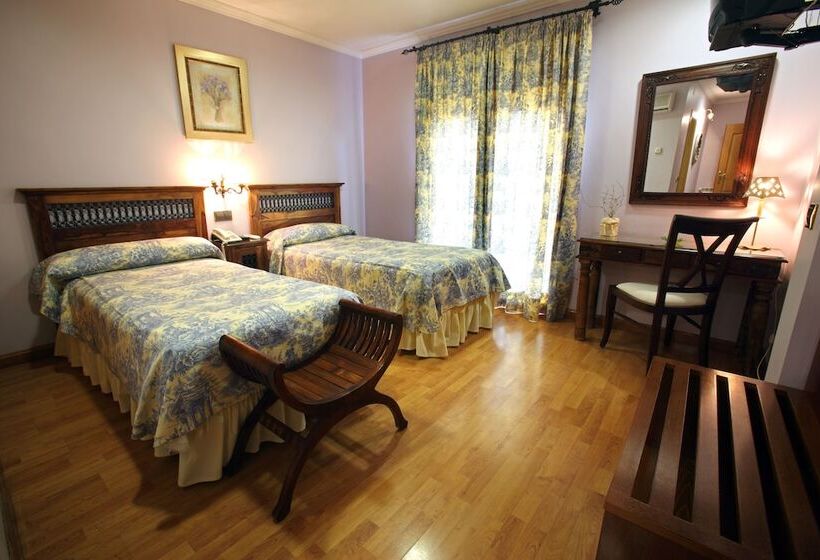 فندق Restaurante El Pentágono