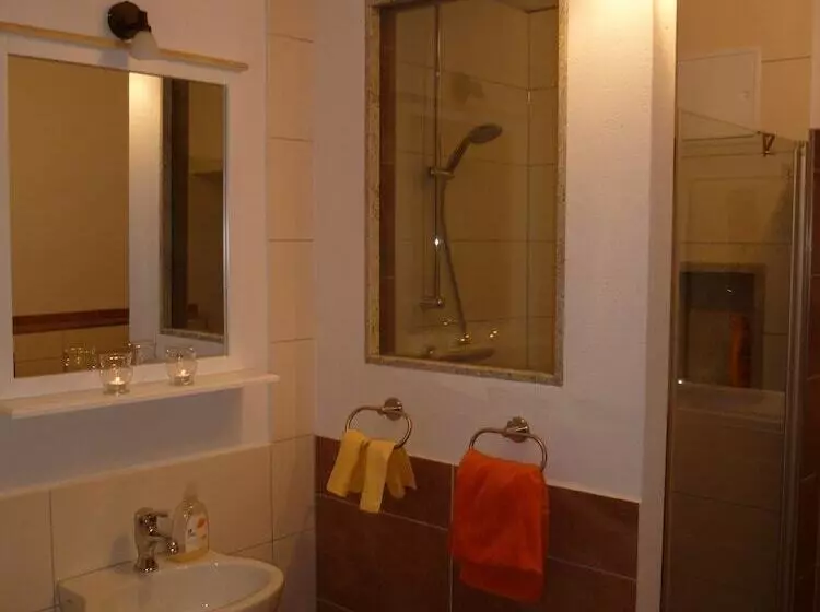 Majatalo Haus Anni Im Paradies