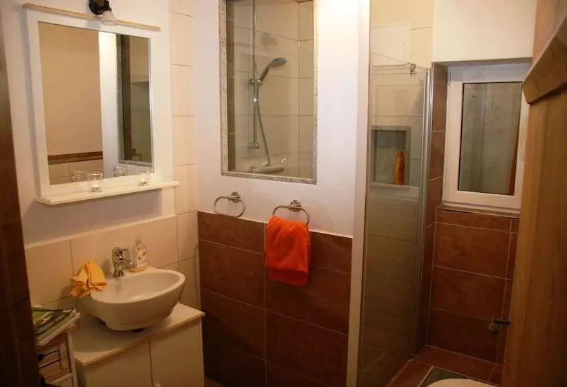 Majatalo Haus Anni Im Paradies