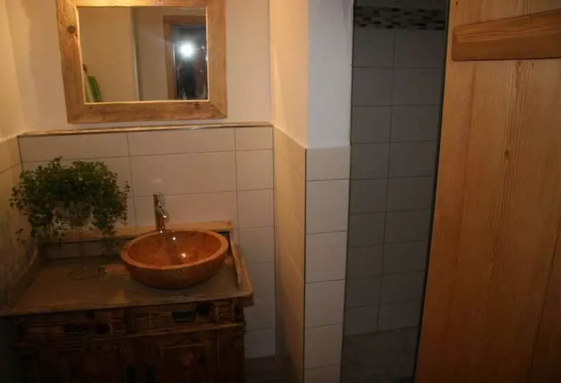 Majatalo Haus Anni Im Paradies