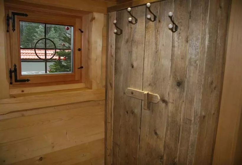 Majatalo Haus Anni Im Paradies