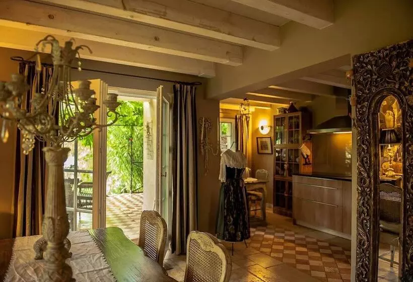 Majatalo Le B. Cottage