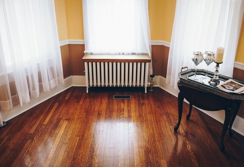 住宿加早餐  Holliday House Strasburg