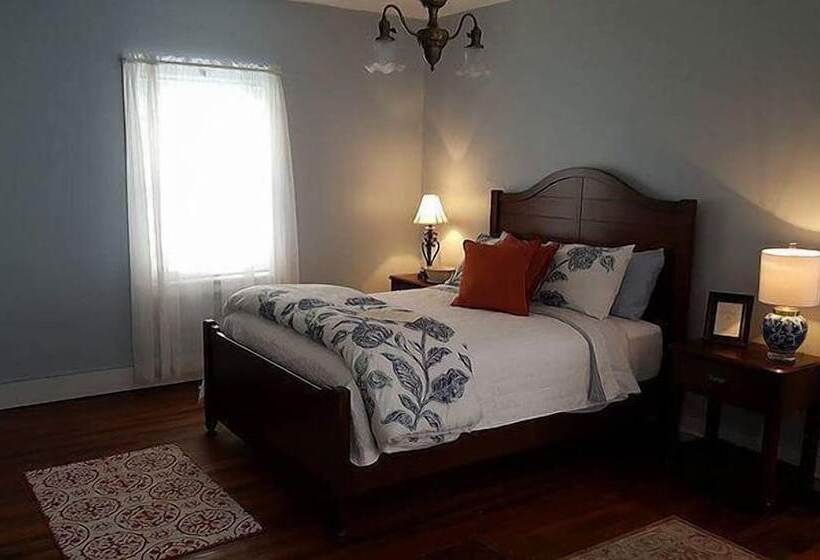 住宿加早餐  Holliday House Strasburg