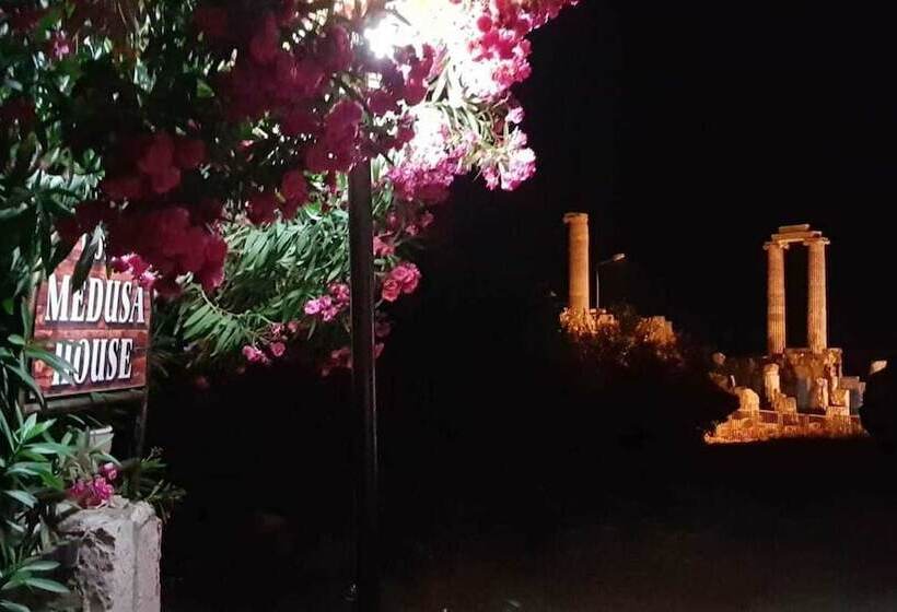 هتل Medusa House Boutique