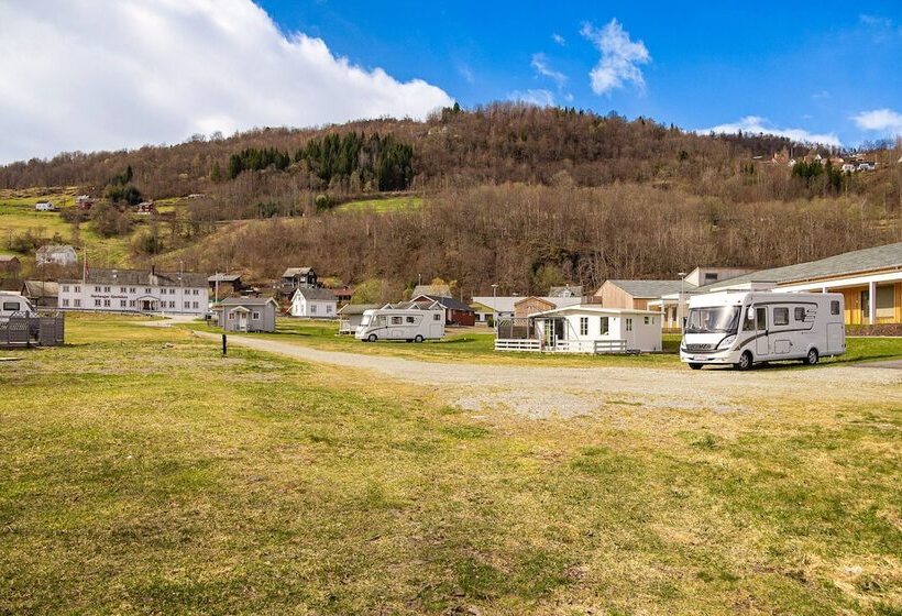 בית מלון כפרי Ulvik Camping