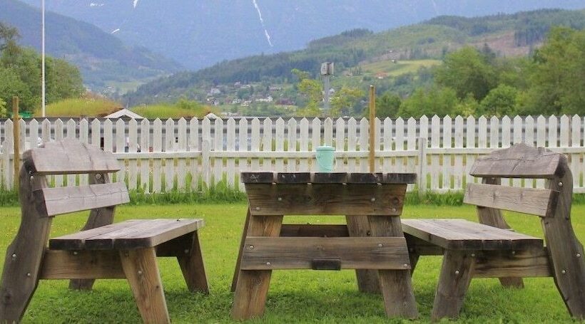 בית מלון כפרי Ulvik Camping