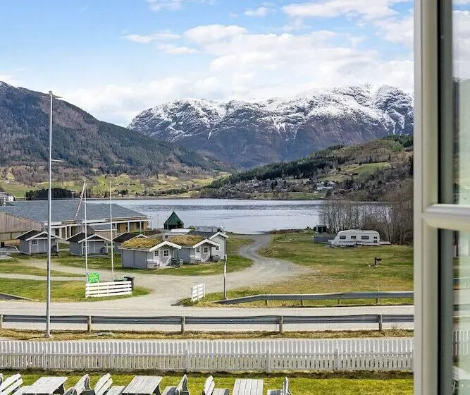 Hotelli Ulvik Camping