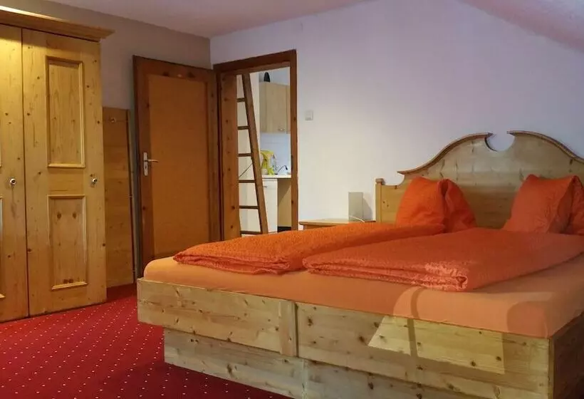 پانسیون Tiroler Landhaus Oetztal