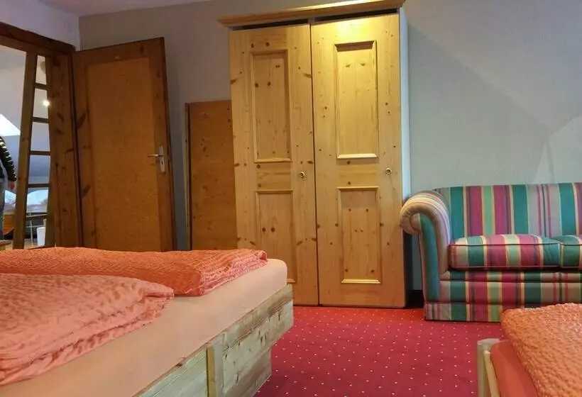 پانسیون Tiroler Landhaus Oetztal