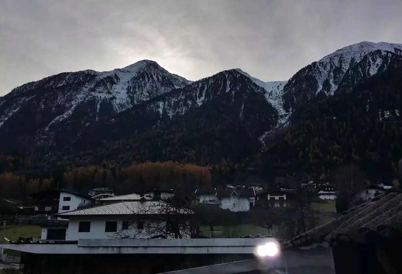 پانسیون Tiroler Landhaus Oetztal