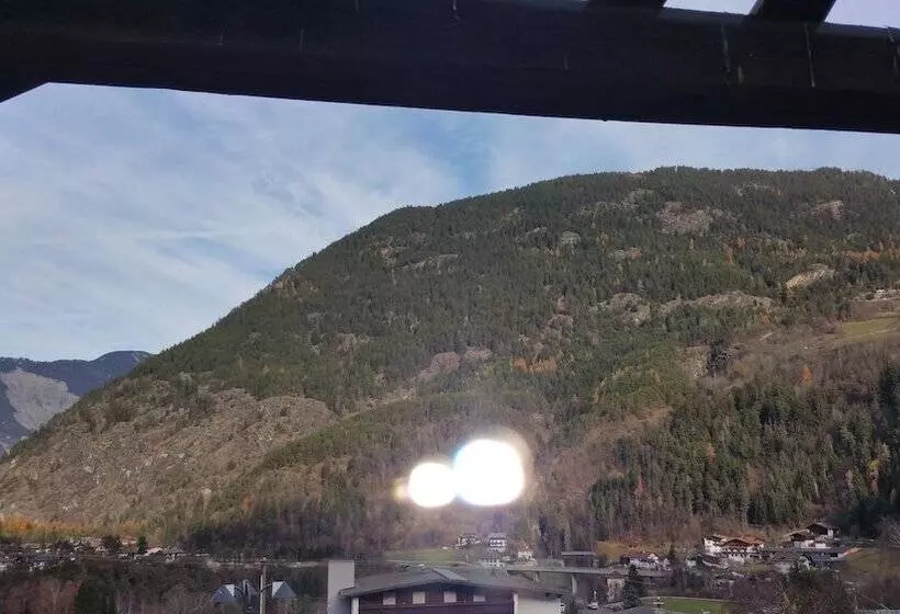 پانسیون Tiroler Landhaus Oetztal