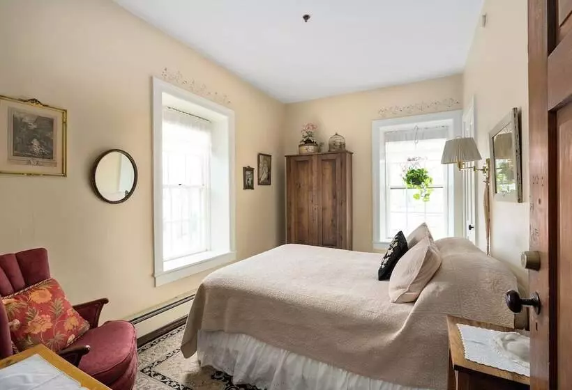 The Stagecoach Inn Bed & Breakfast And Five20 Social Stop