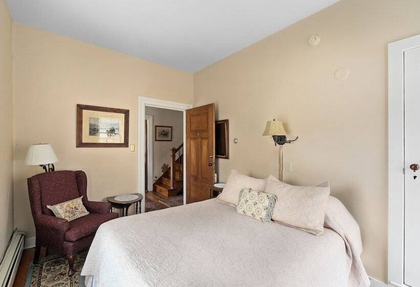 The Stagecoach Inn Bed & Breakfast And Five20 Social Stop