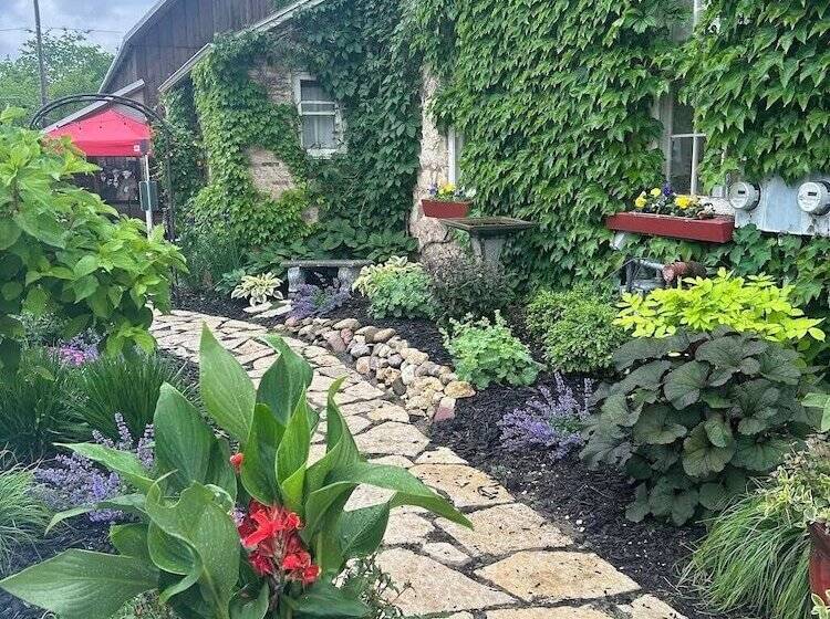 The Stagecoach Inn Bed & Breakfast And Five20 Social Stop