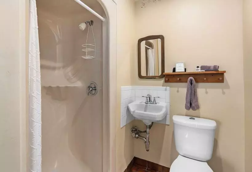 The Stagecoach Inn Bed & Breakfast And Five20 Social Stop