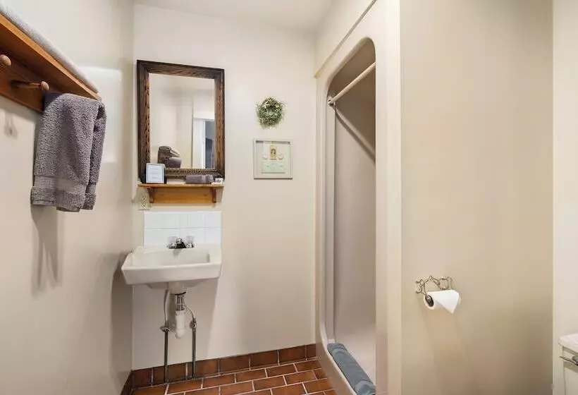 The Stagecoach Inn Bed & Breakfast And Five20 Social Stop