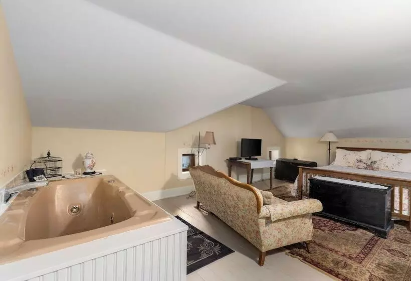 The Stagecoach Inn Bed & Breakfast And Five20 Social Stop