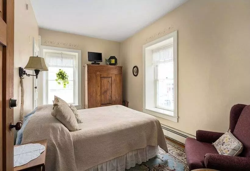 The Stagecoach Inn Bed & Breakfast And Five20 Social Stop