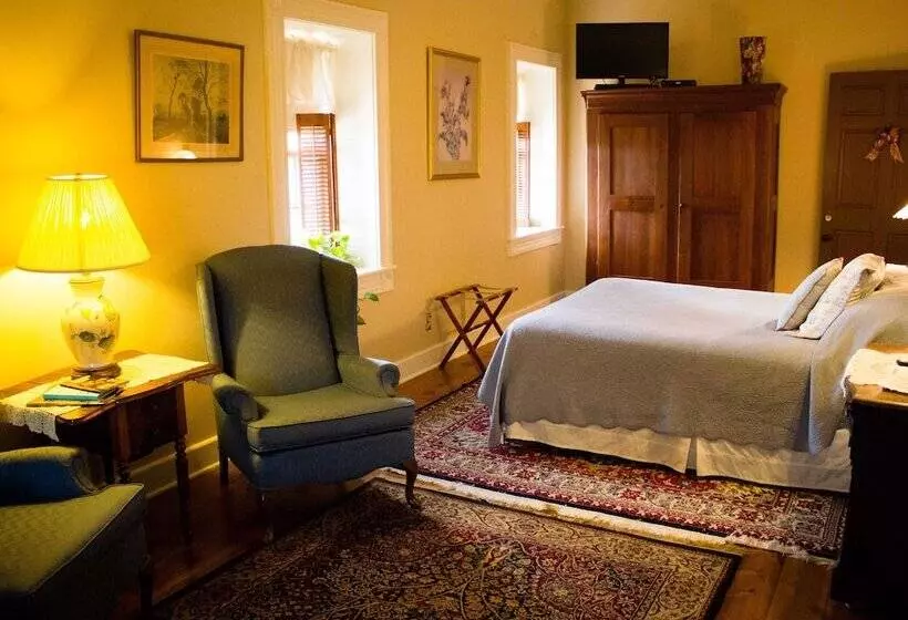 The Stagecoach Inn Bed & Breakfast And Five20 Social Stop