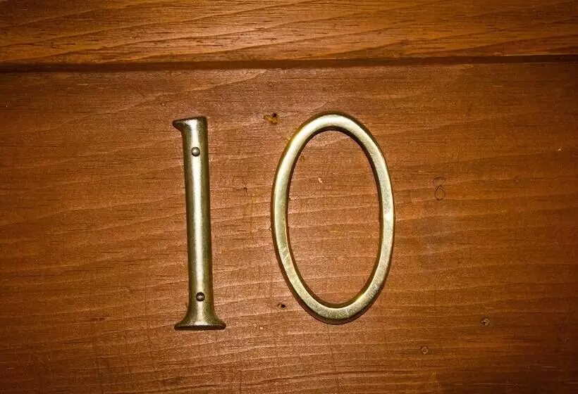 The Stagecoach Inn Bed & Breakfast And Five20 Social Stop