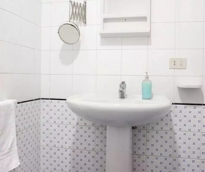 تختخواب و صبحانه Lavikarooms