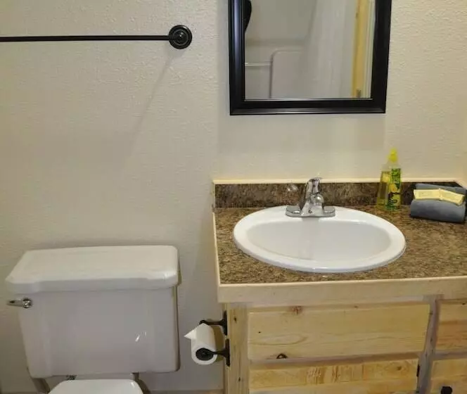 Chinook Cabins & Rv Park