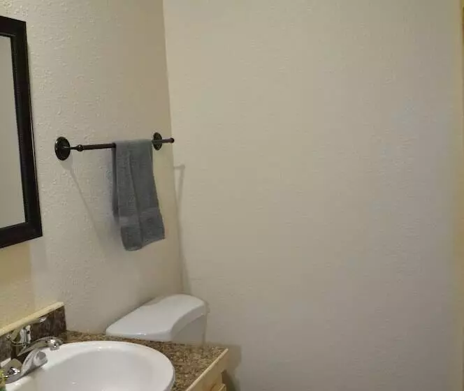 Chinook Cabins & Rv Park