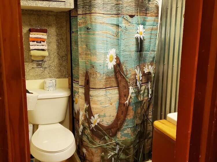 Chinook Cabins & Rv Park